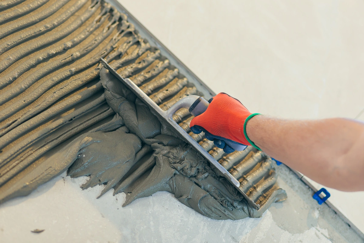 how to tile a bathroom floor spreading mortar