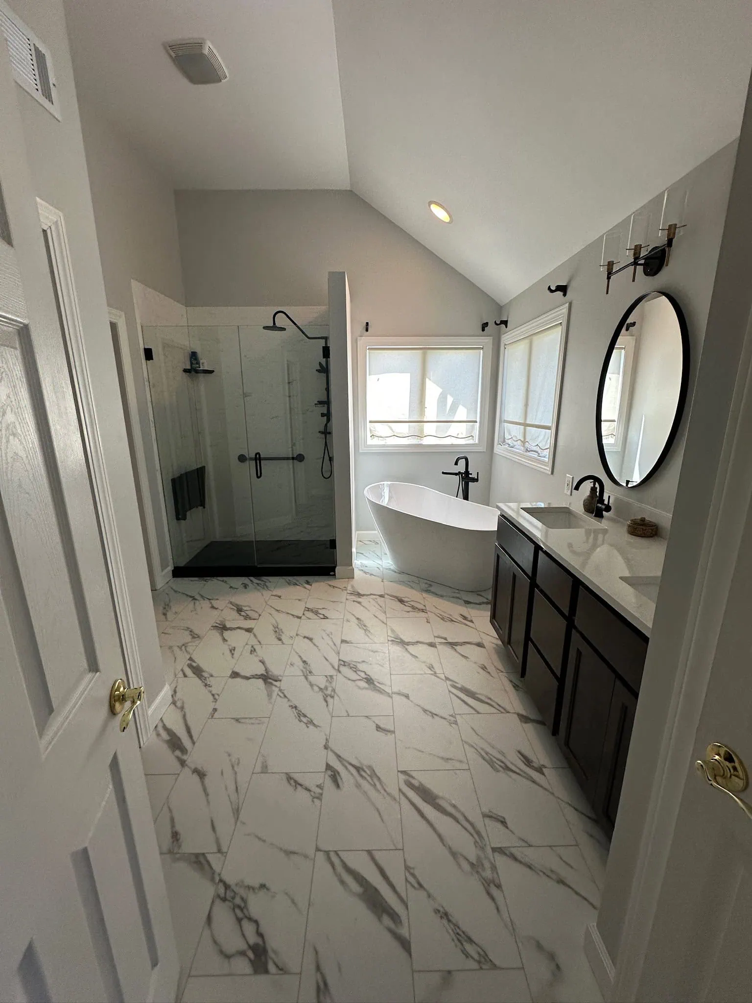 Walk-In Shower vs Bathtub | What Northwest Indiana Homeowners Prefer
